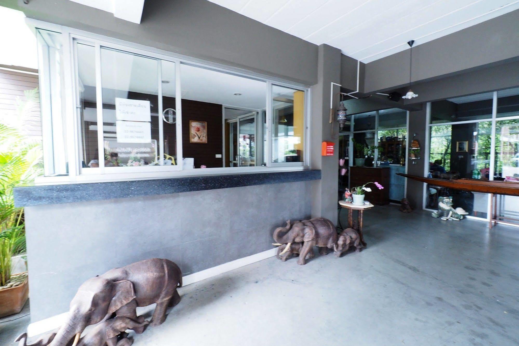 Namnon Place Nonthaburi Exterior foto
